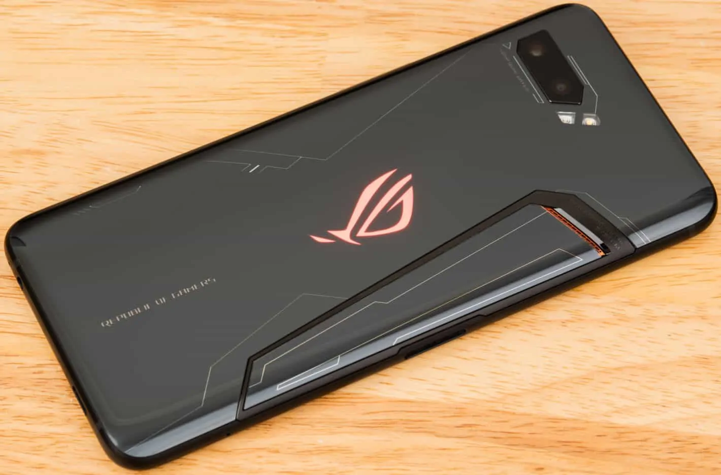 Featured image for Best Gaming Smartphones & Accessories: Holiday Gift Guide 2019- 2020