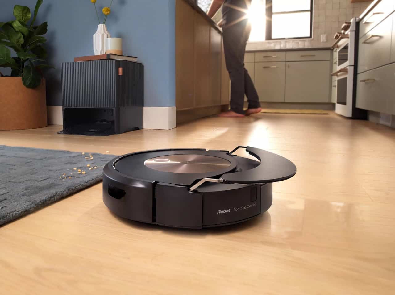 Roomba Combo j9+ CleanBase Auto Fill Lifestyle ArmLifting Large